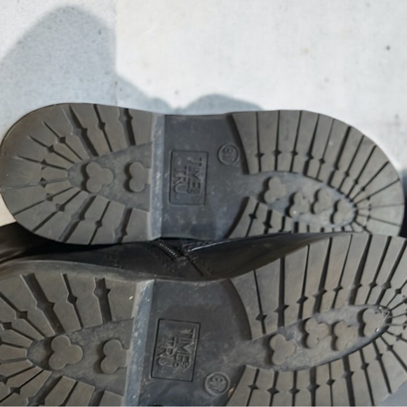 Time and Tru Women's Black Marti Lug Boots - Picture 16 of 16